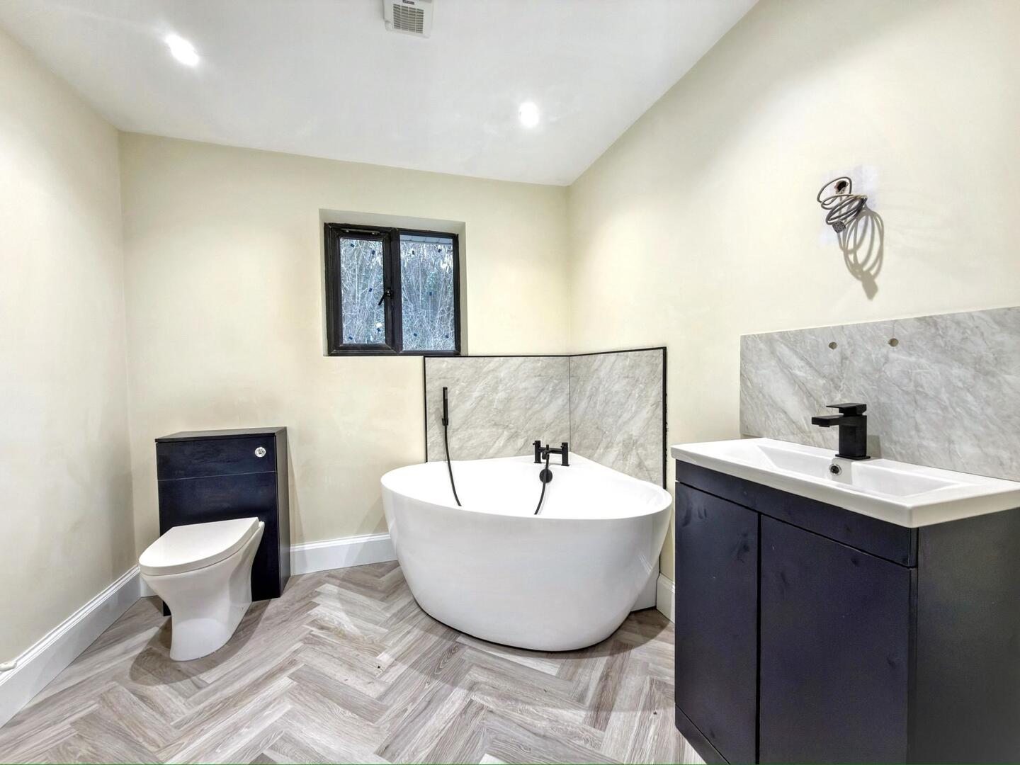 4 bed property in Woodbury Hill Path, Luton